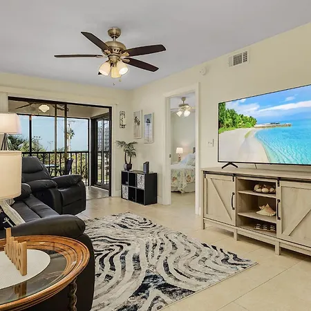 Estero Cove Retreat: Views, Pool, Pickleball Court